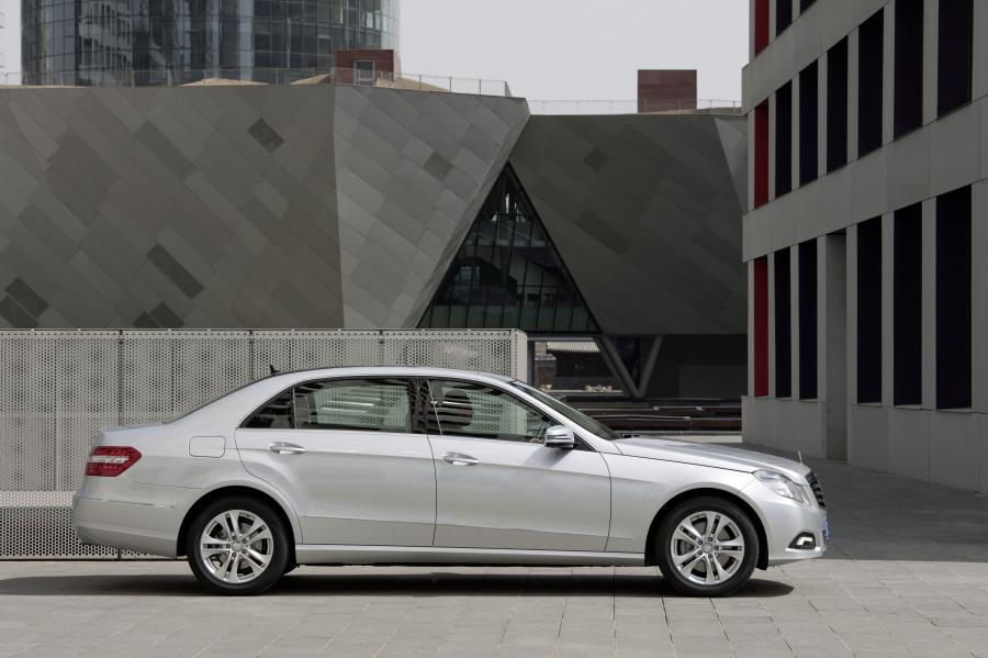  Mercedes-Benz E-Class L 2011 года  (фото 7 из 17)